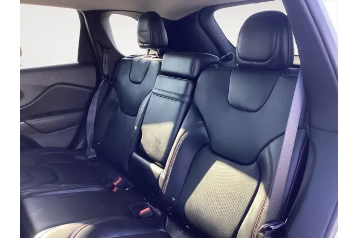 $24000 : Jeep Cherokee 2019 4x4 Trail image 7