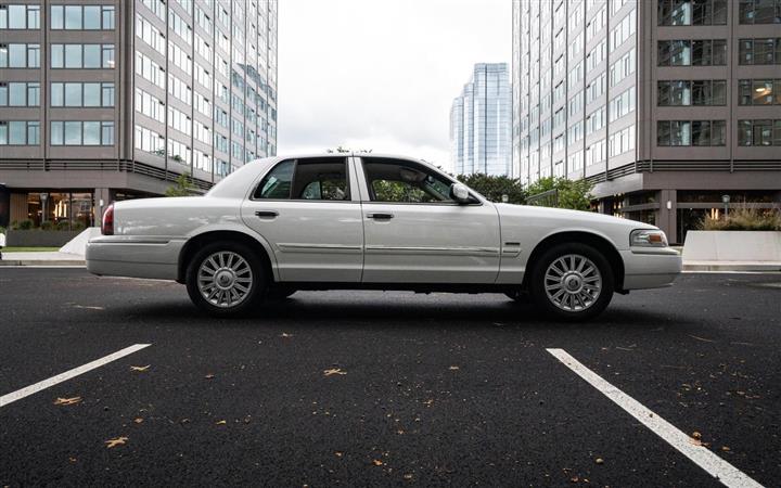 $10250 : 2010 MERCURY GRAND MARQUIS image 3