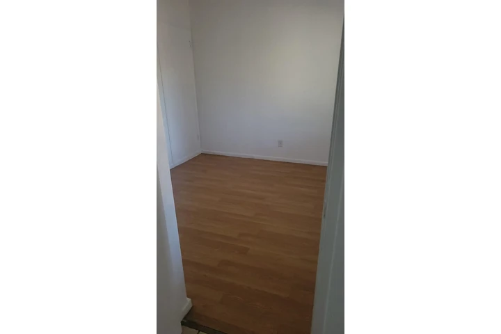 $1400 : Casita pequeña adosada image 1