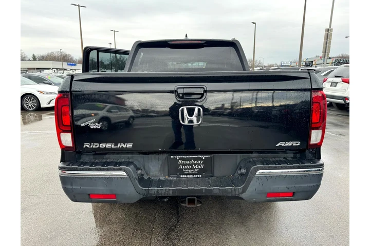 $14980 : 2017 Ridgeline 4WD Crew Cab R image 3