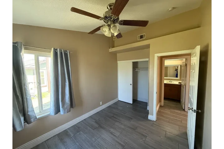 $1200 : Fontana - Move-In Ready image 5