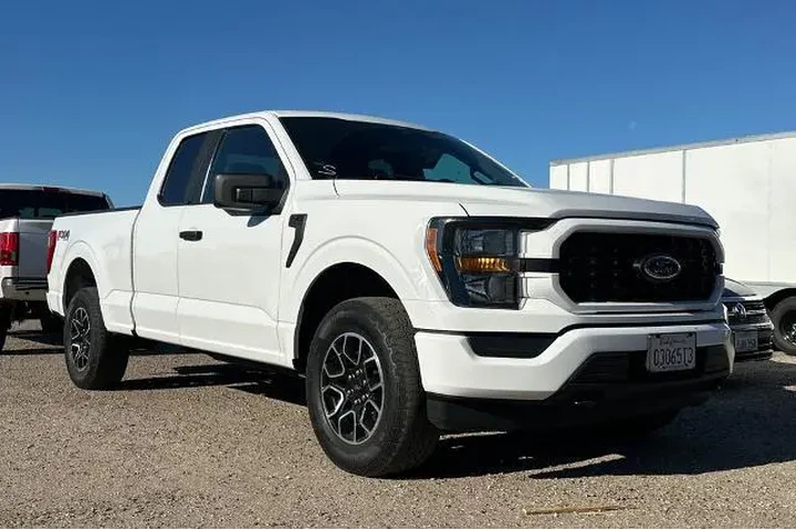 $31995 : Ford F-150 2023 4x4 XL 4dr S image 2