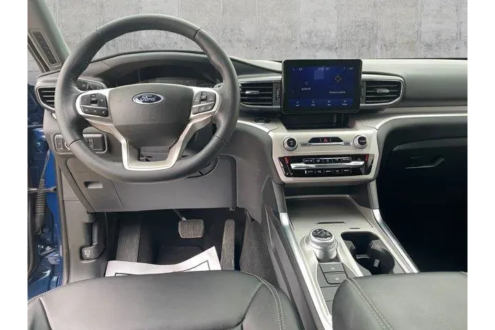 $31850 : Ford Explorer 2023 AWD XLT 4 image 9