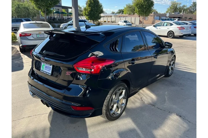 2018 Focus ST Hatch image 5