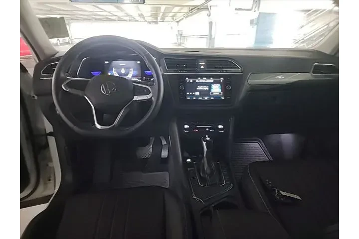 $22995 : Volkswagen Tiguan 2023 SE 4d image 5