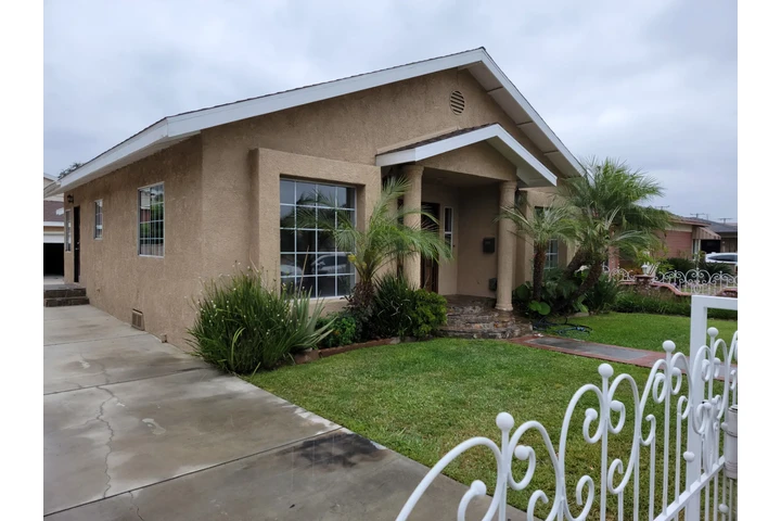 $1 : Casa en Montebello 3 rec image 2