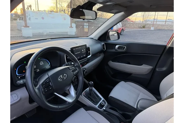 $21500 : Hyundai VENUE 2025 SEL 4dr C image 4