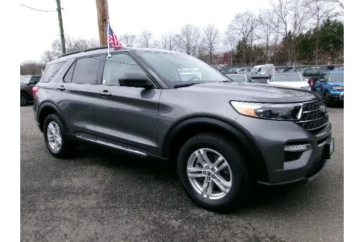 $32979 : Ford Explorer 2023 AWD XLT 4 image 3