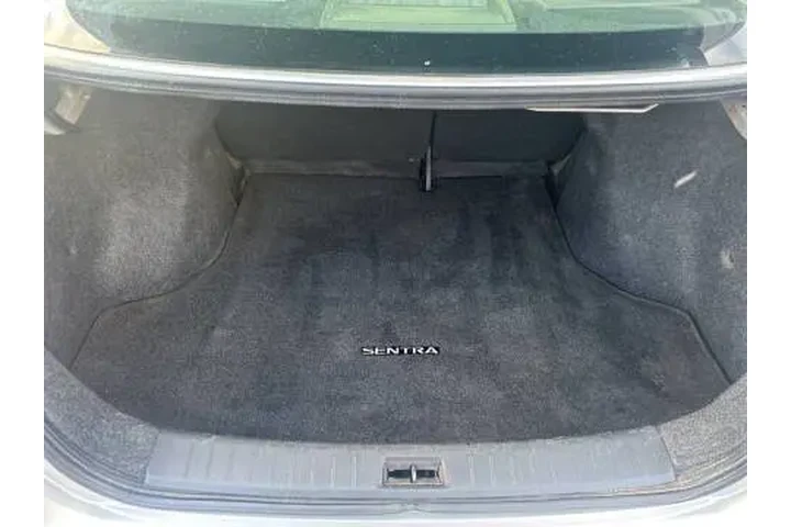 2017 Sentra SL image 5