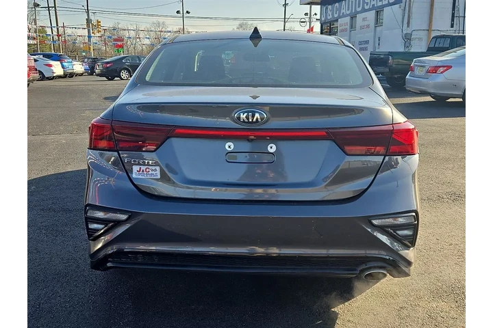 $12900 : 2019 Forte FE 6M image 5