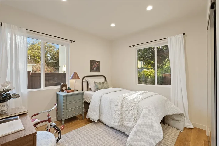 $2000 : HOUSE FOR RENT image 9