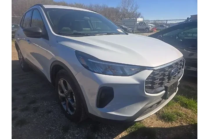 $24119 : Ford Escape 2025 ST-Line 4dr image 4