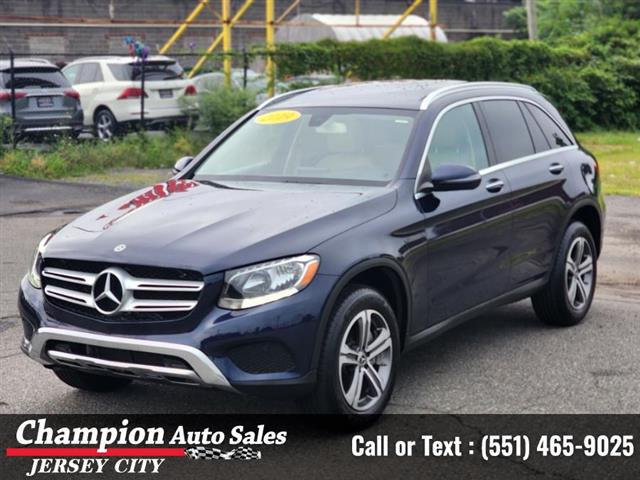 Used 2019 GLC GLC 300 4MATIC image 3