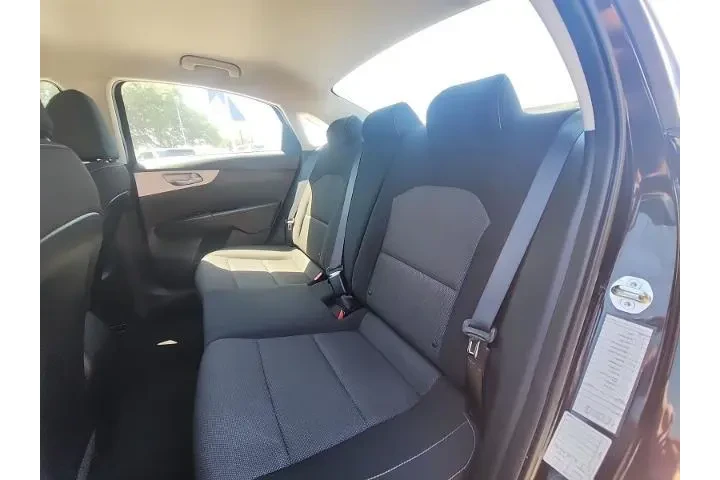 $18496 : Kia Forte 2024 LXS 4dr Sedan image 9