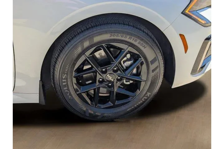 $27999 : Kia K5 2025 LXS 4dr Sedan image 6