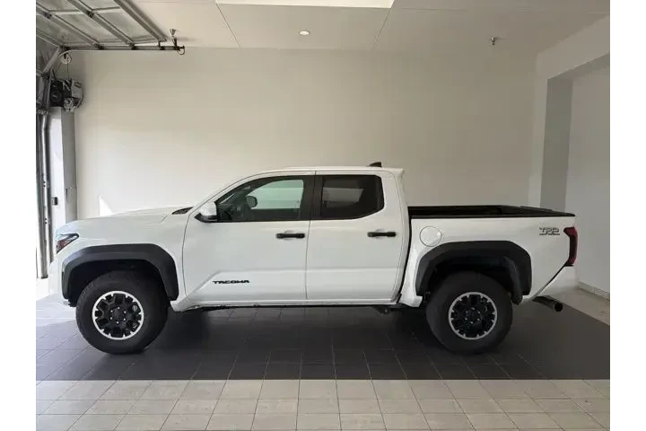 $39254 : Toyota Tacoma 2025 4x4 TRD O image 6