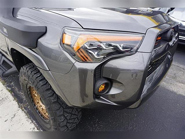 $33999 : 2018 Toyota 4Runner image 4