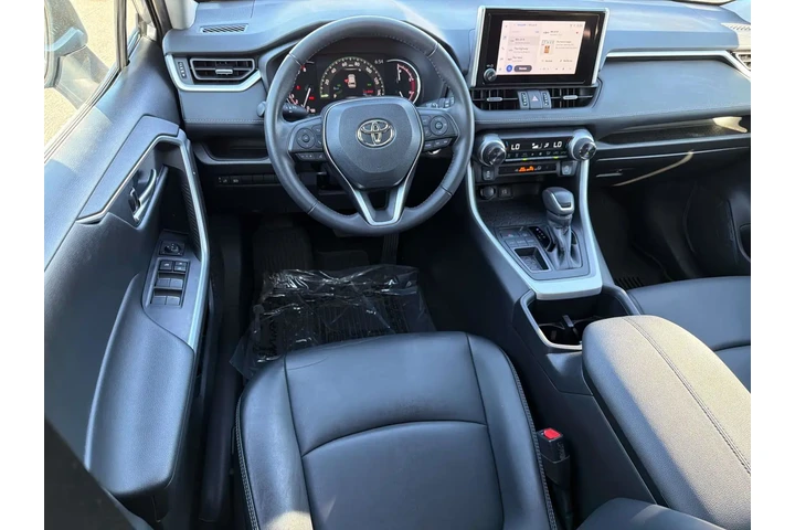 $36565 : Toyota RAV4 2024 XLE Premium image 10