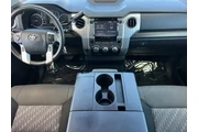 $38999 : Toyota Tundra 2020 4x4 SR5 4 thumbnail