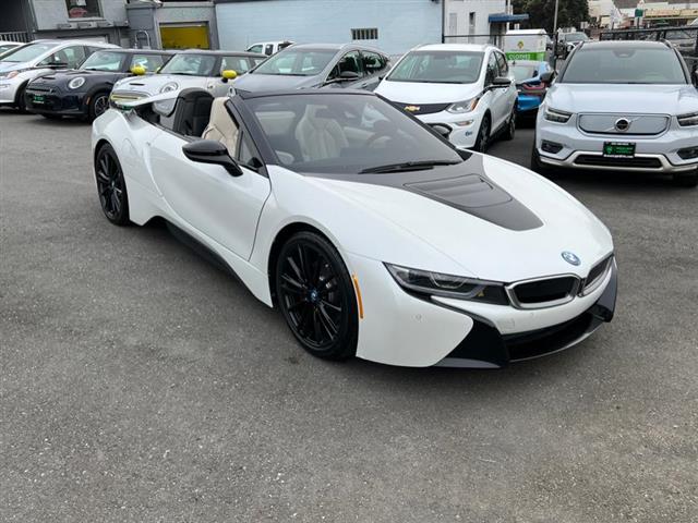 $74300 : Used 2019 i8 Roadster for sal image 7