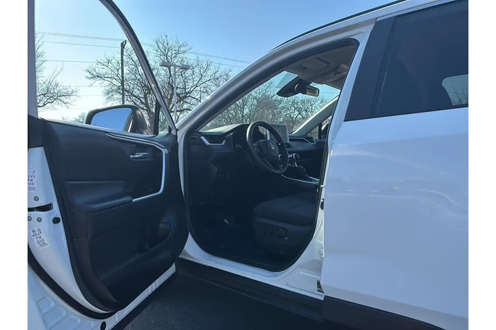 $26000 : Gold Certified2024 RAV4 XLE image 2