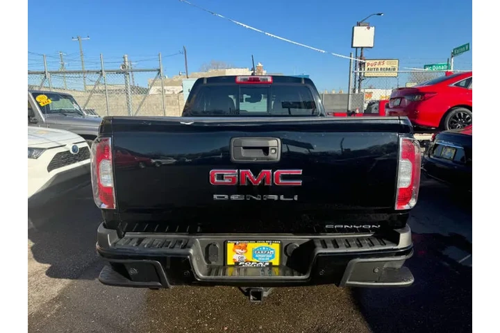 $32995 : 2021 GMC Canyon Denali image 7