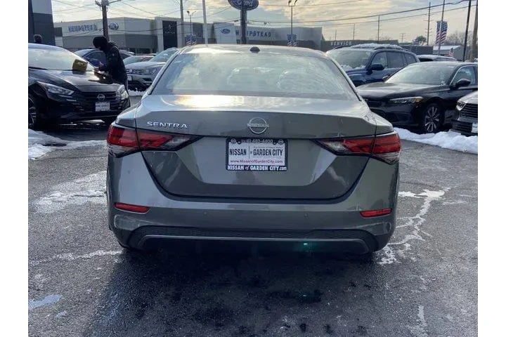 $18050 : Nissan Sentra 2025 SV 4dr Se image 5