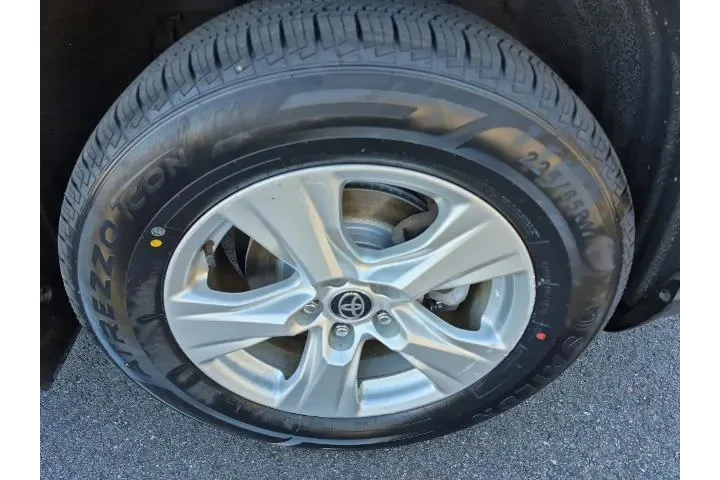 $25495 : Toyota RAV4 2021 AWD XLE 4dr image 8