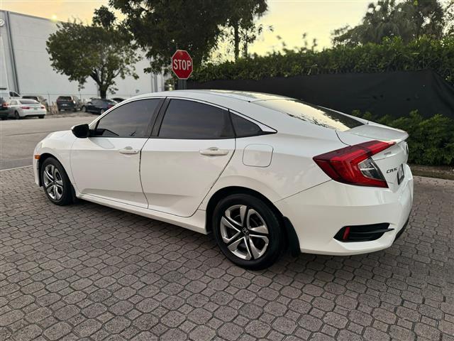 $8900 : Honda Civic LX image 6