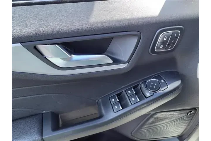 $28999 : Ford Escape Plug-In Hybrid 2 image 9