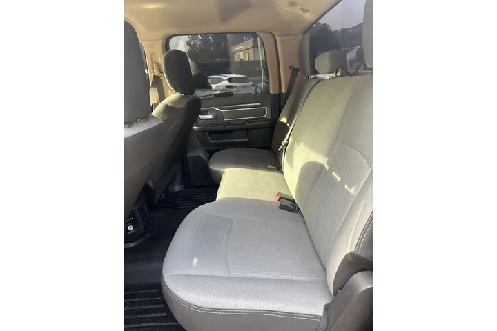 $40000 : Ram 2500 2020 4x4 Big Horn 4 image 10