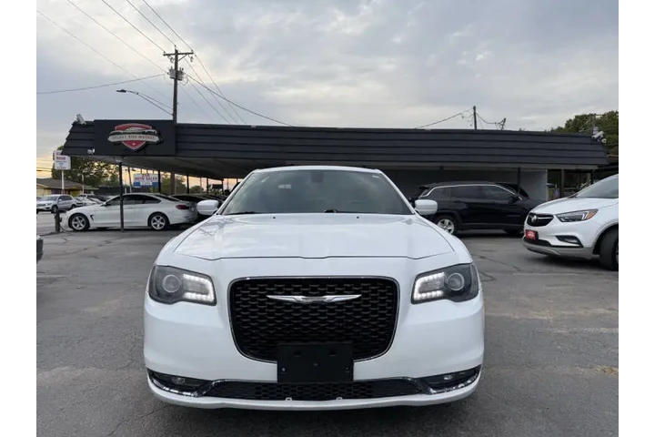 $18495 : 2019 300 S image 4