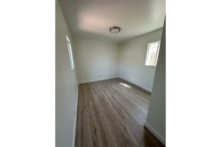 $1500 : Norwalk 3 - 1 Bath Available image 5