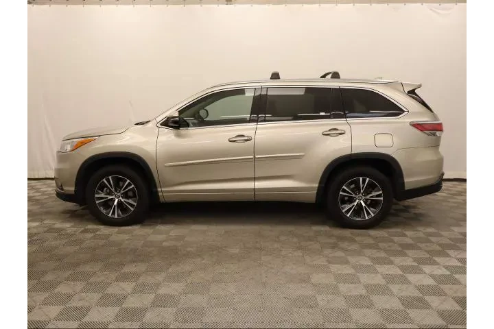 $22995 : Toyota Highlander 2016 XLE 4 image 9