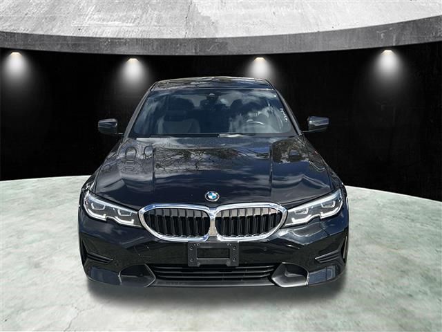 $22985 : Pre-Owned 2020 3 Series 330i image 2