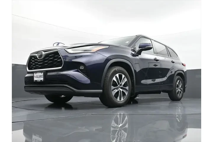 $30988 : Toyota Highlander 2021 AWD X image 9