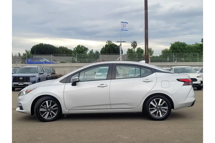 $13588 : Nissan Versa 2021 SV 4dr Sed image 7