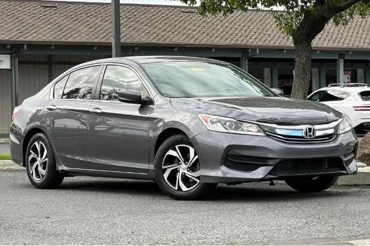 $15387 : Honda Accord 2016 LX 4dr Sed image 2
