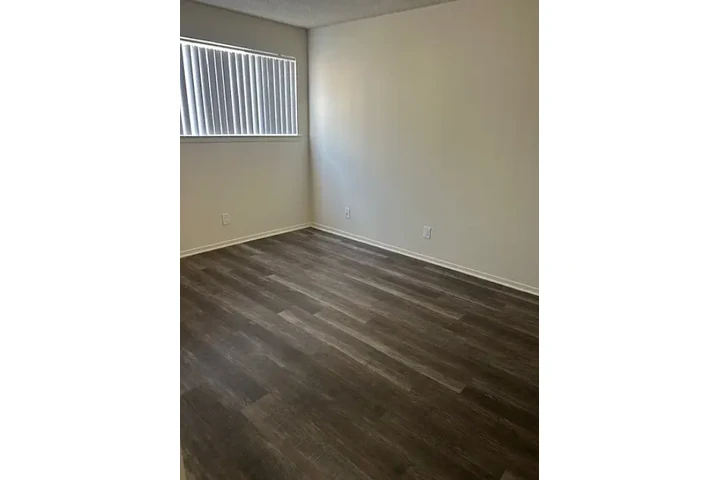 $2295 : Cornuta 2 bd 1 Bath $2,295 image 5