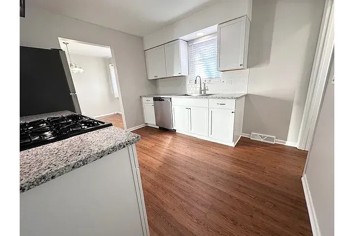 $3200 : Rent image 2