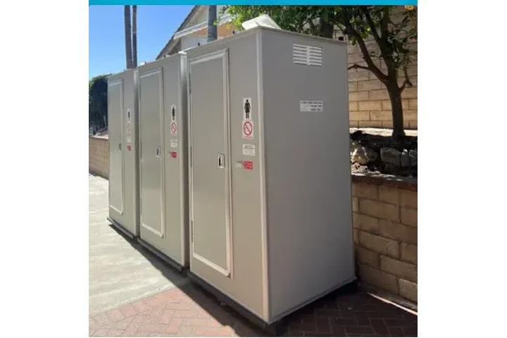 RENTAMOS BAÑOS PORTATILES image 8