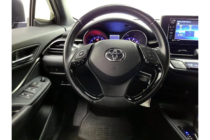 $16998 : Toyota C-HR 2018 XLE 4dr Cro image 10