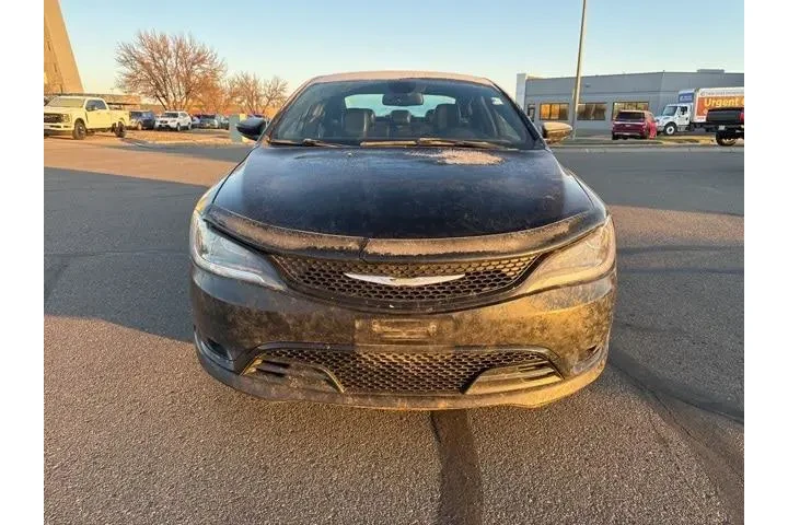 $6000 : Chrysler 200 2015 AWD S 4dr image 4