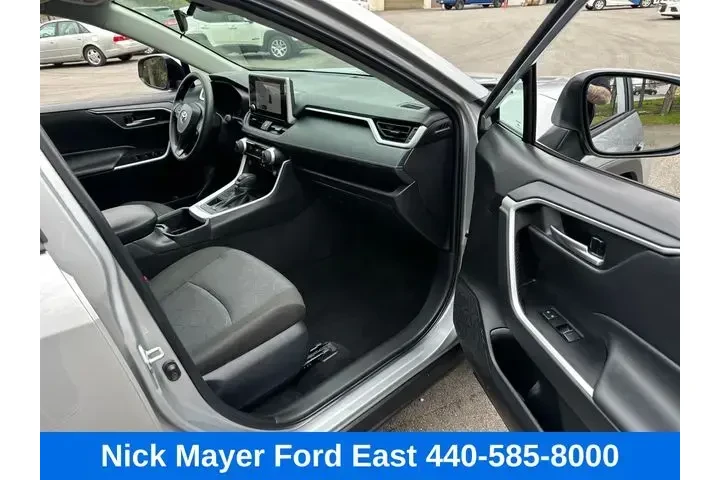 $33995 : Toyota RAV4 2025 AWD XLE 4dr image 10