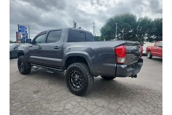 $28998 : Toyota Tacoma 2017 4x2 TRD O image 6