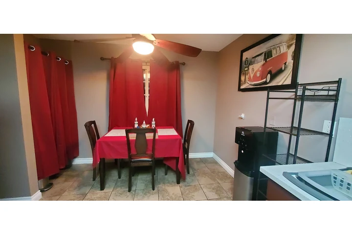 $1150 : Cuarto amueblado en renta image 7