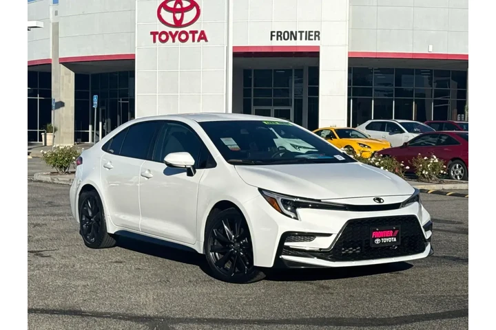 $25673 : Toyota Corolla 2025 SE 4dr S image 1