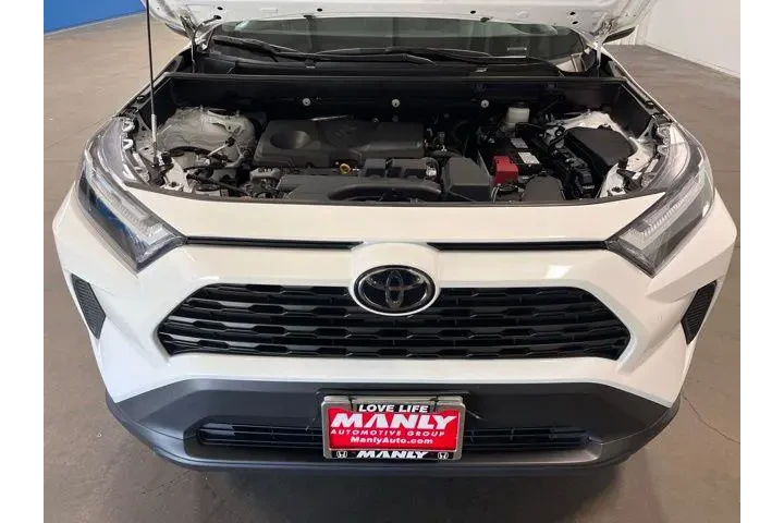 $31534 : Toyota RAV4 2025 AWD XLE 4dr image 9