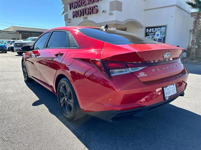 $16995 : Pre-Owned 2021 Elantra SEL Se image 8