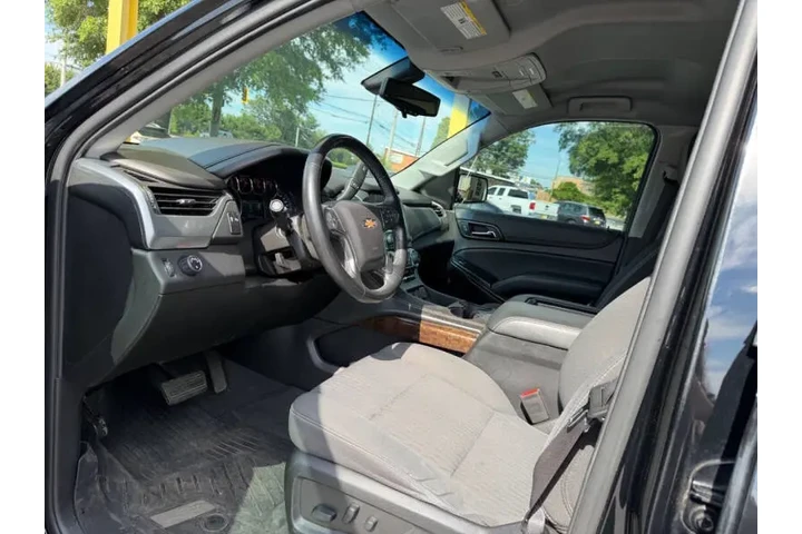 2019 Suburban LS image 8